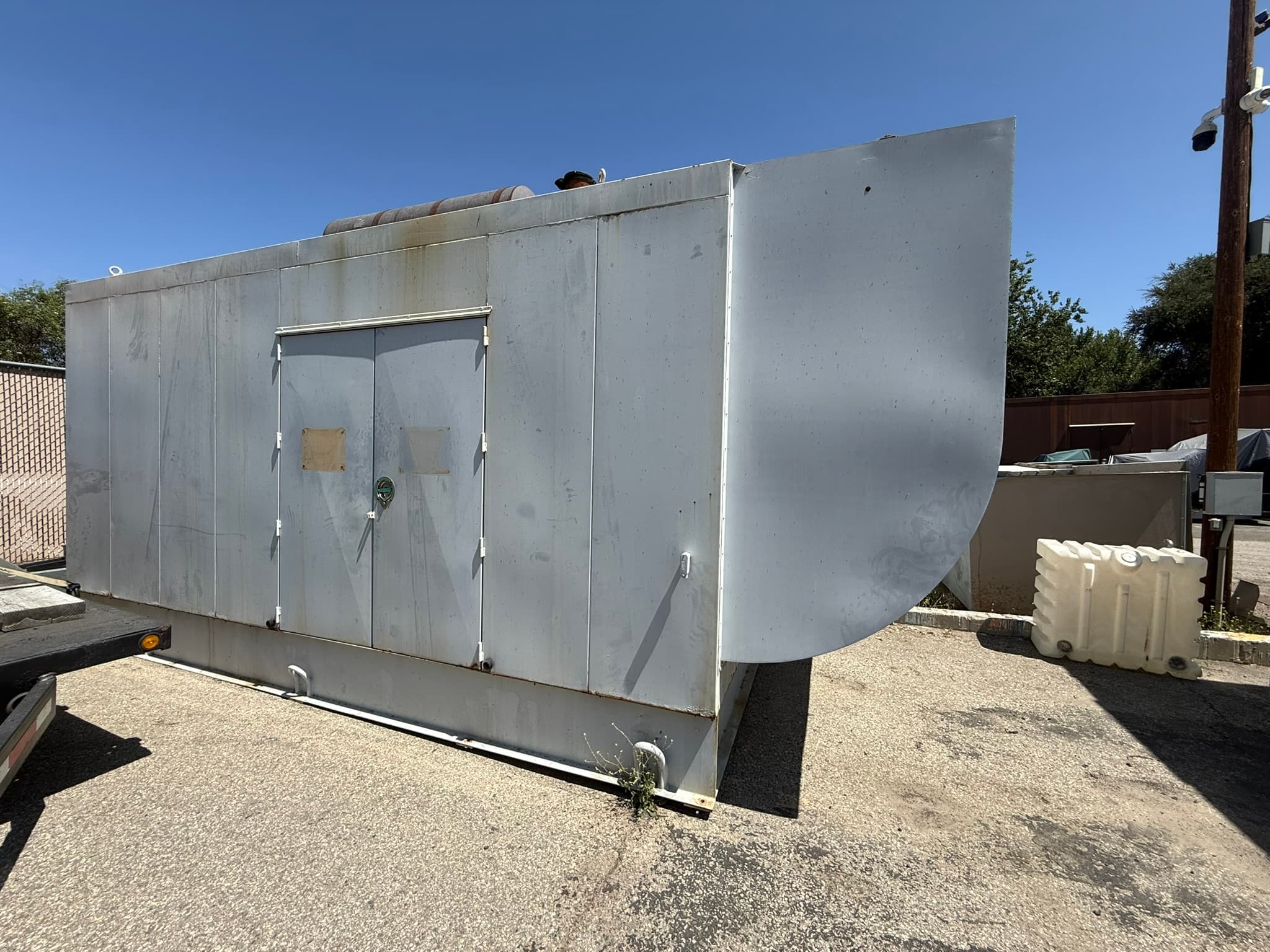 Cummins KTA19 - 450KW Enclosed Diesel Generator Set