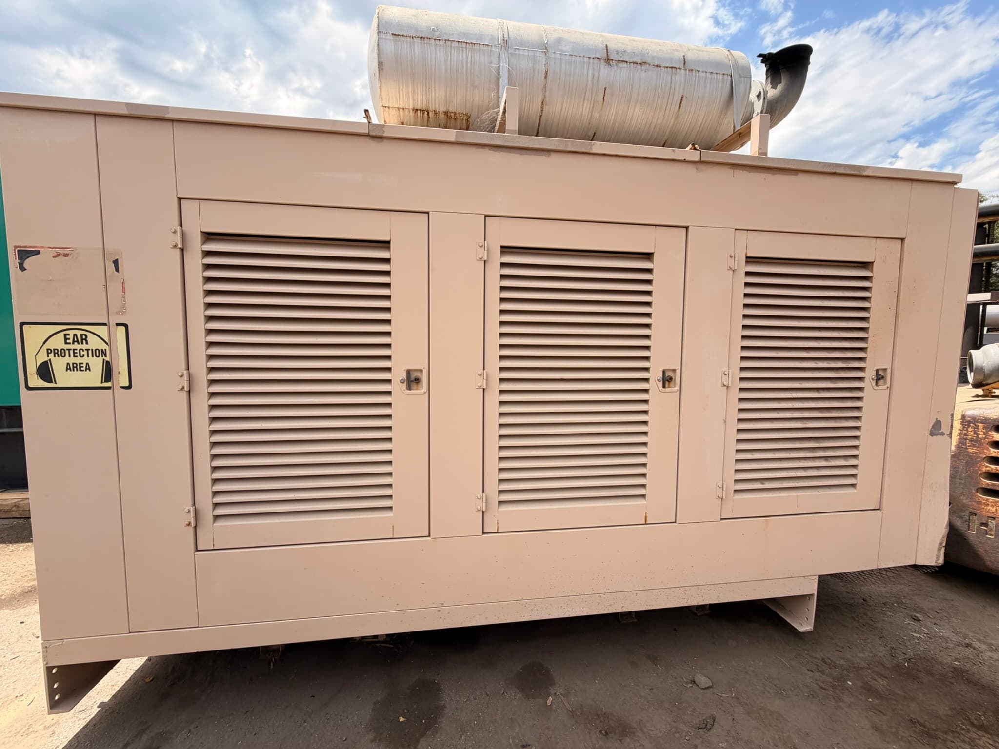 Detroit Diesel 16V92TA - 700KW Diesel Generator Set