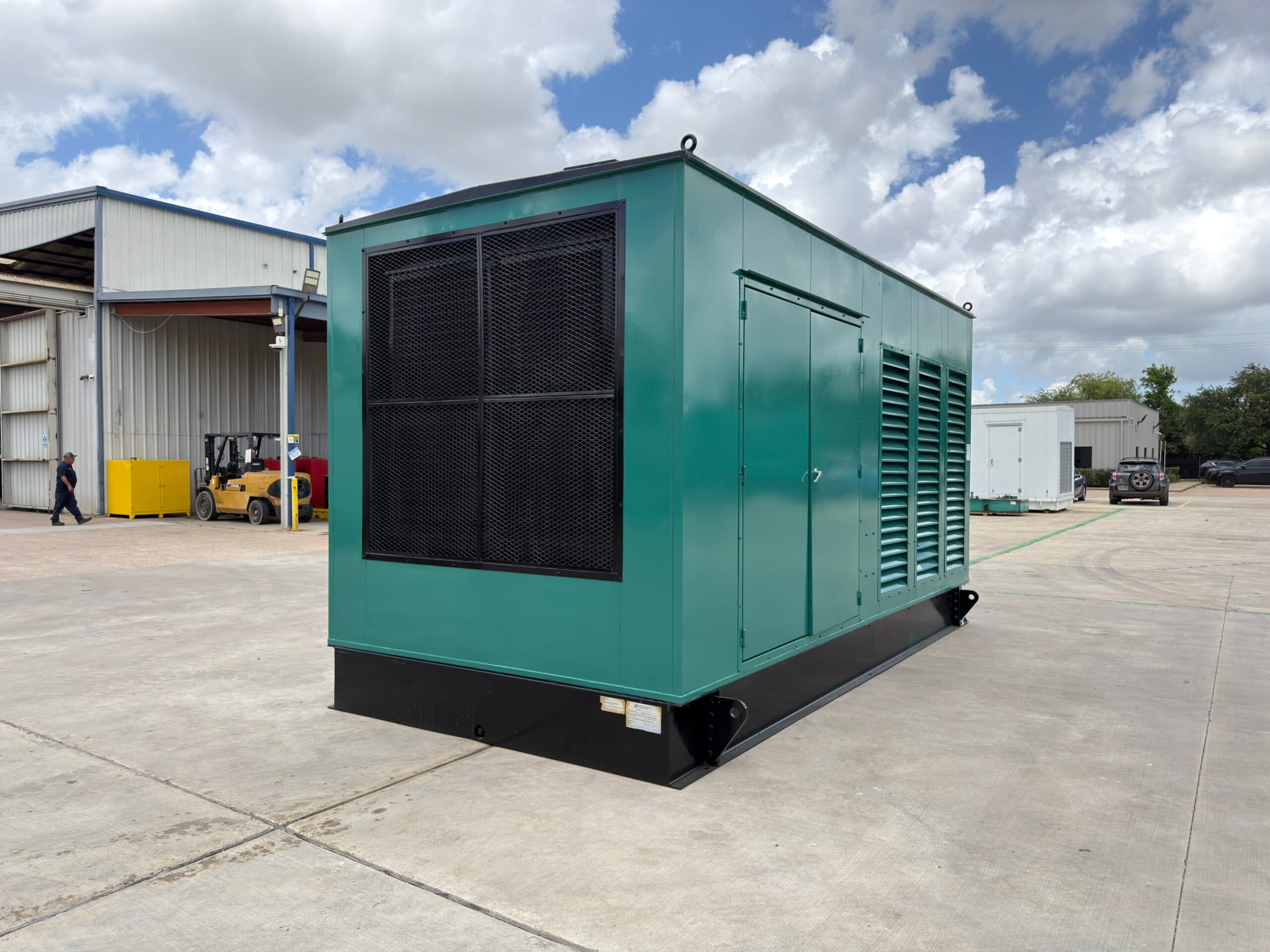 Low Hour Cummins QST30-G1 750KW Tier 1 Diesel Generator Set - Depco Power Systems - view 4